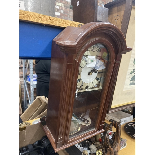 906 - A VINTAGE STYLE WALL CLOCK WITH KEY AND PENDULUM - WORKING AT TIME OF CATALOGUING