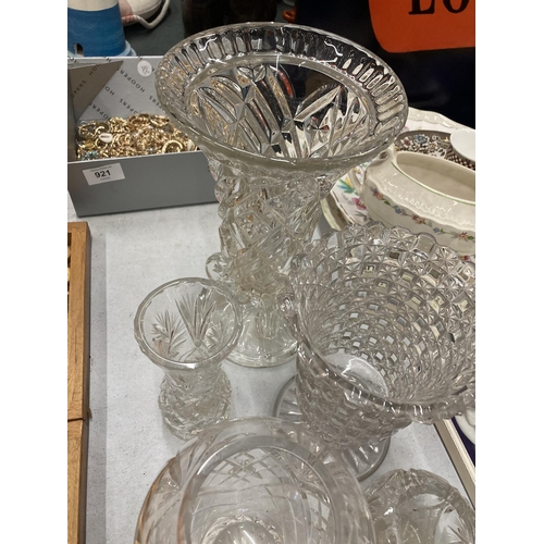 920 - A QUANTITY OF CUT GLASS ITEMS TO INCLUDE VASES AND A BELL