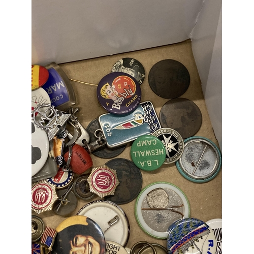 927 - A QUANTITY OF BADGES AND PINS