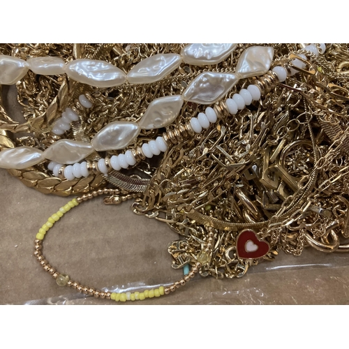 936 - A QUANTITY OF GOLD COSTUME JEWELLERY TO INCLUDE BRACELETS, NECKLACES AND ANKLE CHAINS