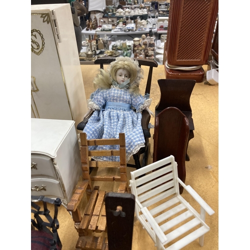 951 - A VINTAGE PORCELAIN DOLL TOGETHER WITH VARIOUS DOLLS HOUSE FURNITURE