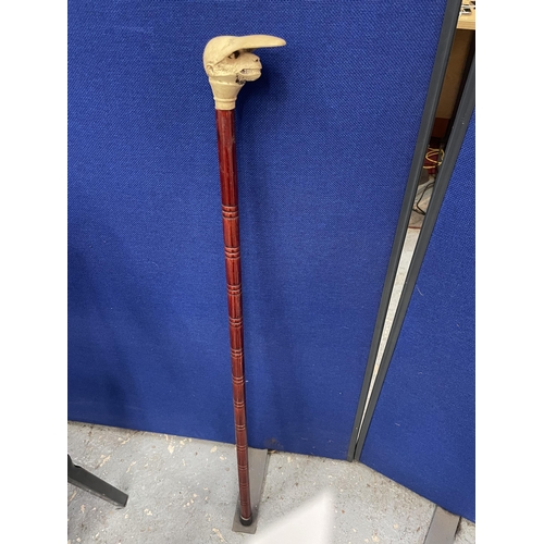 55 - A VINTAGE WALKING STICK WITH MONKEY DESIGN HANDLE