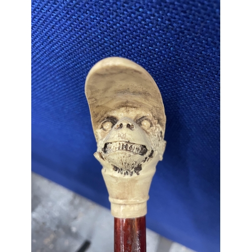 55 - A VINTAGE WALKING STICK WITH MONKEY DESIGN HANDLE