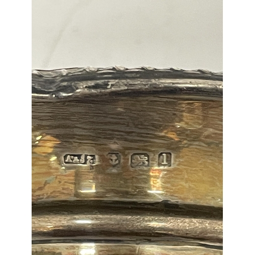 62 - A BIRMINGHAM HALLMARKED SILVER BUD / POSY VASE