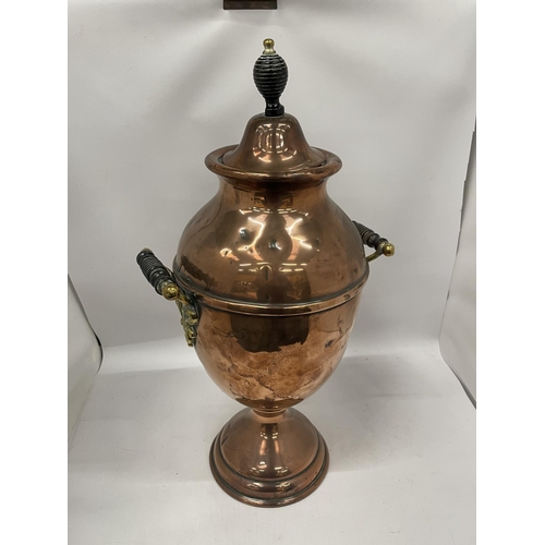 68 - AN EARLY 20TH CENTURY TWIN HANDLED COPPER SAMOVAR URN WITH BRASS TAP