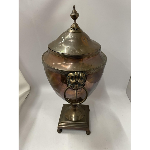 83 - AN EARLY 20TH CENTURY COPPER SAMOVAR WITH LION DESIGN HANDLES