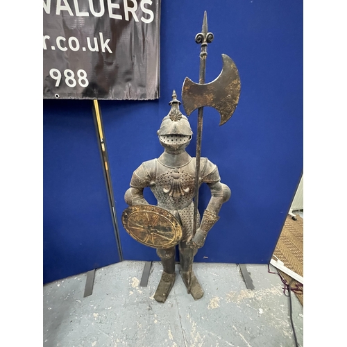 92 - A LARGE METAL MODEL OF A MEDIEVIAL KNIGHT, HEIGHT 139CM