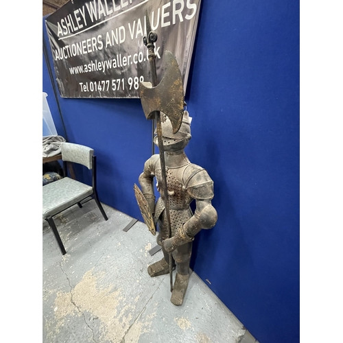 92 - A LARGE METAL MODEL OF A MEDIEVIAL KNIGHT, HEIGHT 139CM