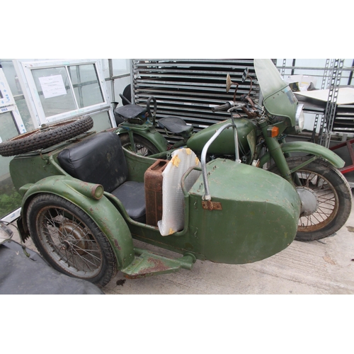 101A - A COSSAK 650CC MOTORBIKE AND SIDECAR BARN FIND WITH NO PAPER WORK APPROX 1978 BELIEVED ONE OWNER FRO... 