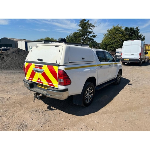 176 - TOYOTA TWIN CAB PICKUP WITH CANOPY  REG. NO.  CU18 SVZ  APPROX 77000  MOT TO 20/3/2024 + VAT