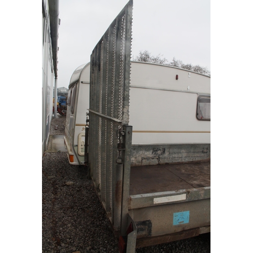 260 - A IFOR WILLIAMS TWIN AXLE STOCK TRAILER WITH A PARTION GATE + VAT