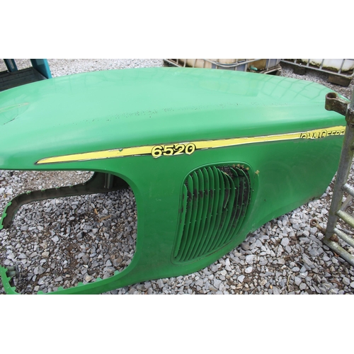 268 - JOHN DEERE 6520 BONNET  +  VAT