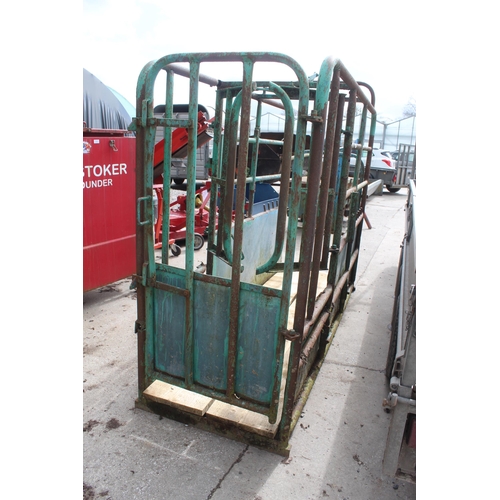 277 - CATTLE CRUSH -  CENTRE CLAMP  +  VAT