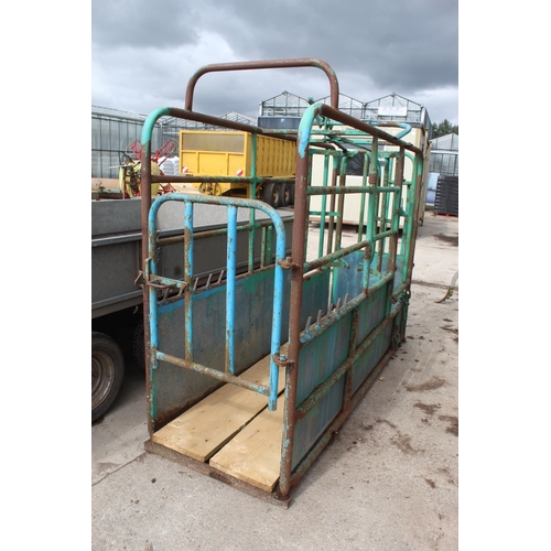 277 - CATTLE CRUSH -  CENTRE CLAMP  +  VAT