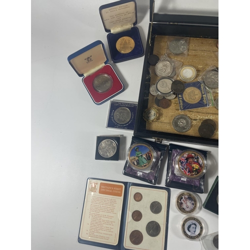 381 - A COLLECTOR’S DISPLAY CASE CONTAINING AN INTERESTING SELECTION OF COINS .