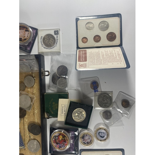 381 - A COLLECTOR’S DISPLAY CASE CONTAINING AN INTERESTING SELECTION OF COINS .