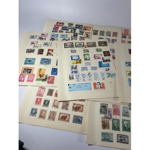 471 - A COLLECTION OF ARGENTINIAN STAMPS