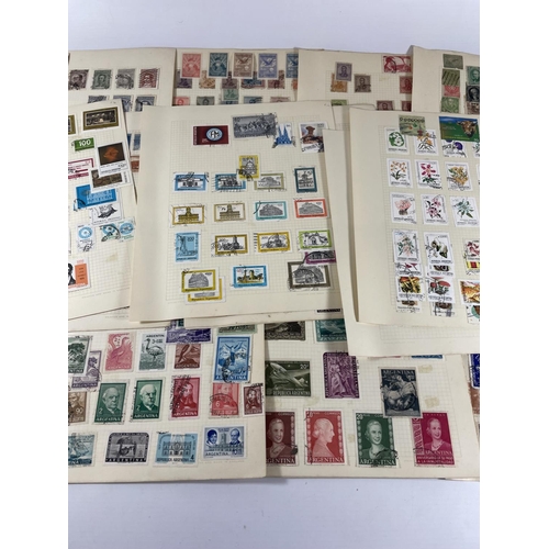 471 - A COLLECTION OF ARGENTINIAN STAMPS