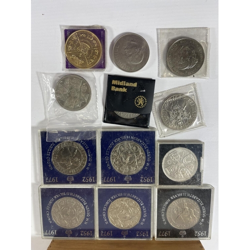 478 - A QUANTITY OF COMMERATIVE CROWNS AND OTHER SIMILAIR COINS