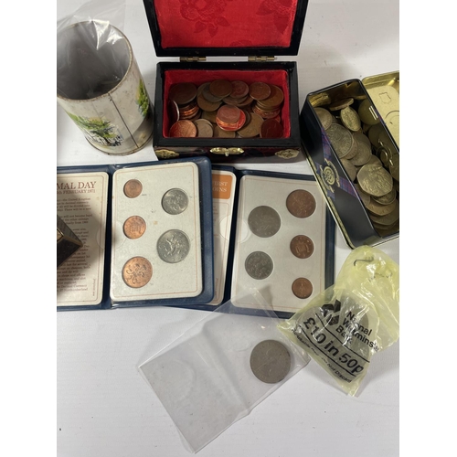 479 - A QUANTITY OF BRITISH COINS AND TOKENS TO INCLUDE DECIMAL COINS ETC