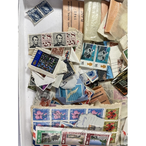 491 - A QUANTITY OF STAMPS TO INCLUDE AUSTRALIA, US, BRITISH, ETC