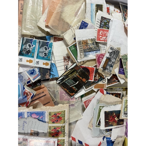 491 - A QUANTITY OF STAMPS TO INCLUDE AUSTRALIA, US, BRITISH, ETC