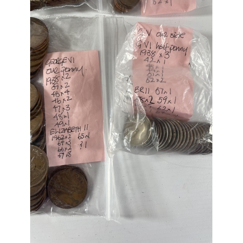 496 - VARIOUS BRITISH COINAGE TO INCLUDE HALF PENNY, ONE PENNY, FARTHINGS ETC (ALL BAGGED ACCORDING TO TYP... 