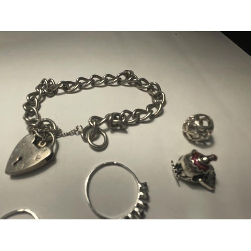 539 - VARIOUS SILVER ITEMS TO INCLUDE A BRACELET, TWO RINGS AND VARIOUS CHARMS