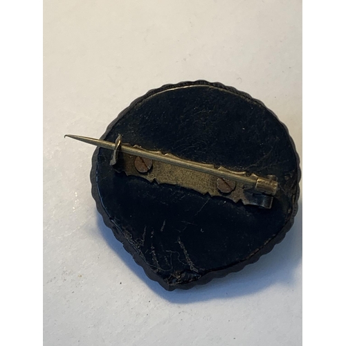 623 - A WHITBY JET BROOCH