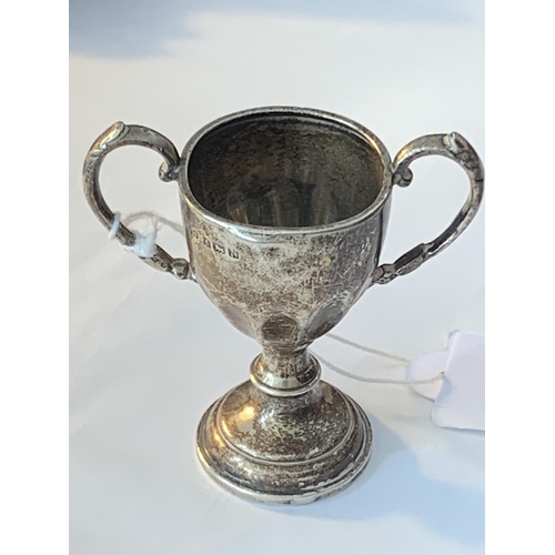 628 - A SMALL HALLMARKED BIRMINGHAM SILVER CUP