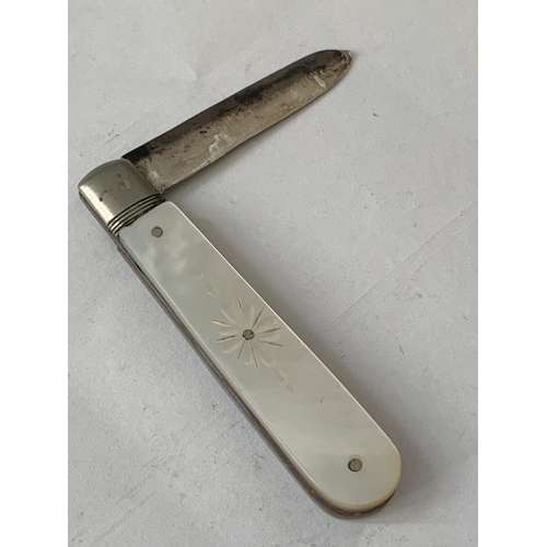 653 - A HALLMARKED SILVER AND MOTHER OF PEARL FRUIT KNIFE