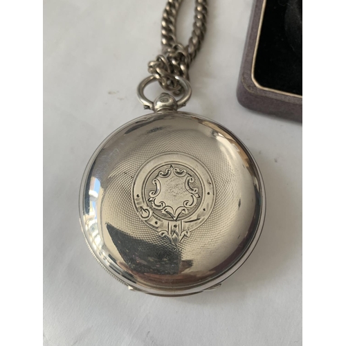 657 - A HALLMARKED LONDON SILVER BARNET AND SCOTT HULLPOCKET WATCH WITH A HEAVY MARKED SILVER CHAIN IN A P... 