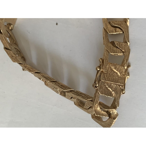 667 - A 9 CARAT GOLD HEAVY IDENTY BRACELET GROSS WEIGHT 49.2 GRAMS