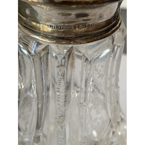 97 - THREE HALLMARKED SILVER ITEMS TO INCLUDE A BIRMINGHAM TOPPED GLASS SUGAR SIFTER, A BIRMINGHAM MUSTAR... 