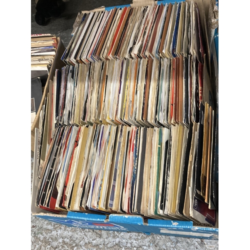 1006 - A LARGE QUANTITY OF 45RPM VINYL SINGLE RECORDS FROM 1960'S ONWARDS TO INCLUDE CONWAY TWITTY, JOHN TR... 