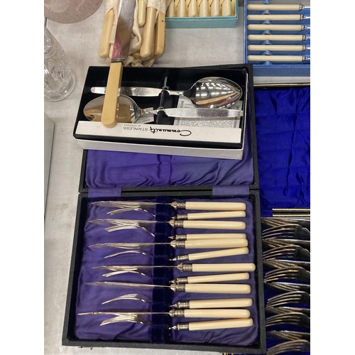 1010 - A LARGE QUANTITY OF BOXED VINTAGE FLATWARE TO INCLUDE FISH KNIVES AND FORKS, SERVING SPOONS, ETC