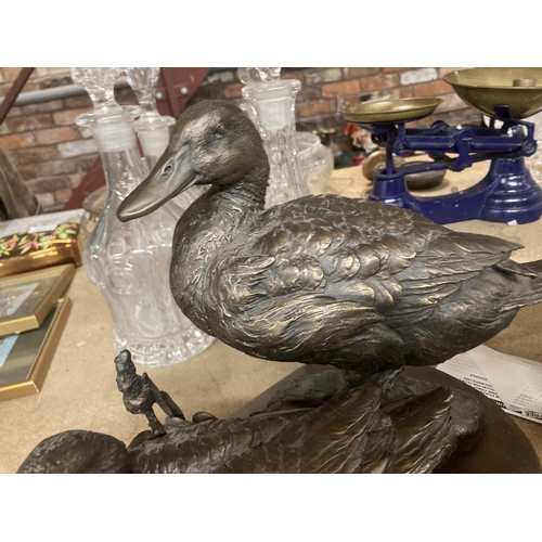 1029 - A LEONARDO COLLECTION RESIN FIGURE OF TWO DUCKS ON STAND