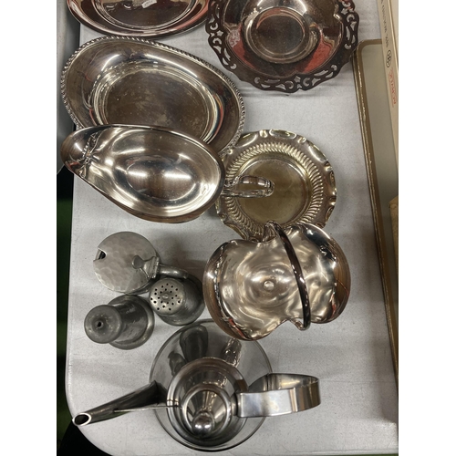 1038 - A QUANTITY OF SILVER PLATE TO INCLUDE A TEAPOT, OIL HOLDER, GRAVY BOAT, TRAYS, ETC.,