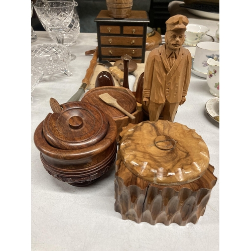 1041 - A QUANTITY OF TREEN TO INCLUDE A BAROMETER, COASTERS, SALT & PEPPER POTS, JEWELLERY BOX, ETC.,