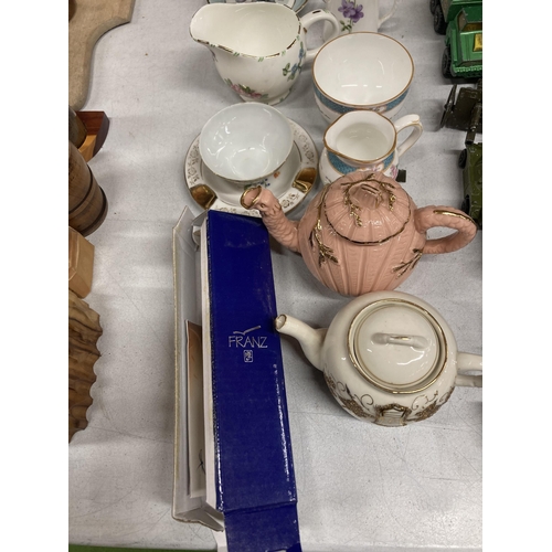 1042 - A QUANTITY OF COLLECTABLES TO INCLUDE A FRANZ DRAGONFLY SPOON, MINTON MILK & SUGAR BOWLS, ROYAL WORC... 