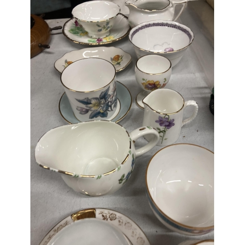 1042 - A QUANTITY OF COLLECTABLES TO INCLUDE A FRANZ DRAGONFLY SPOON, MINTON MILK & SUGAR BOWLS, ROYAL WORC... 