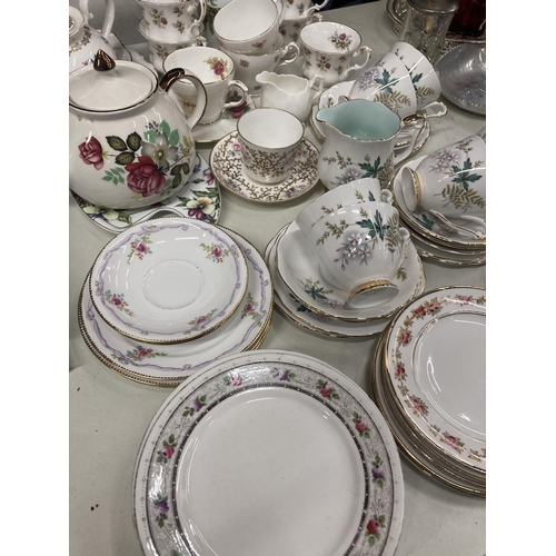 1047 - A LARGE QUANTITY OF COLLECTABLE CERAMICS TO INCLUDE A ROYAL GRAFTON TEAPOT, QUEEN ANNE 