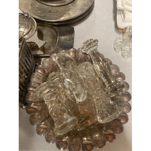 1060 - A QUANTITY OF SILVERPLATE TOGETHER WITH GLASS KNIFE HOLDERS