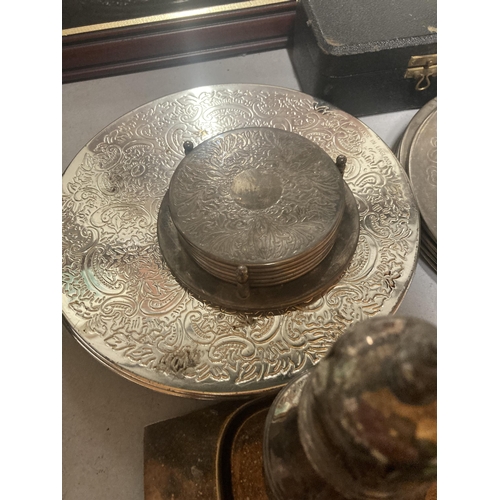 1060 - A QUANTITY OF SILVERPLATE TOGETHER WITH GLASS KNIFE HOLDERS