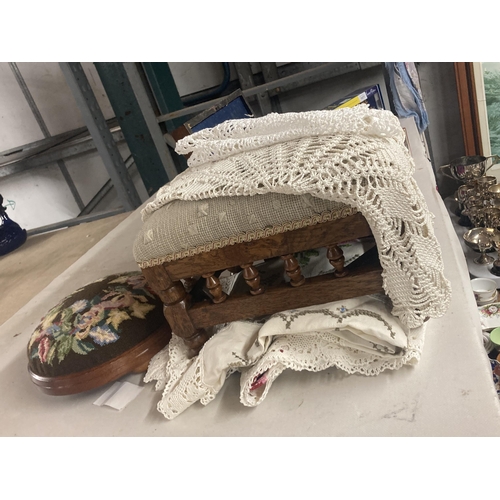 1075 - A VINTAGE WOODEN SEWING BOX WITH ACCESSORIES TOGETHER WITH TWO TAPESTRY WOVEN KNEELING STOOLS, LACE ... 