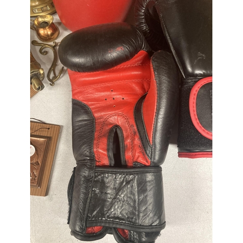 1083 - TWO PAIRS OF BOXING GLOVES FAMILY MARTIAL ARTS AND HEAVY HITTERS