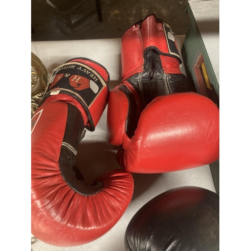 1083 - TWO PAIRS OF BOXING GLOVES FAMILY MARTIAL ARTS AND HEAVY HITTERS