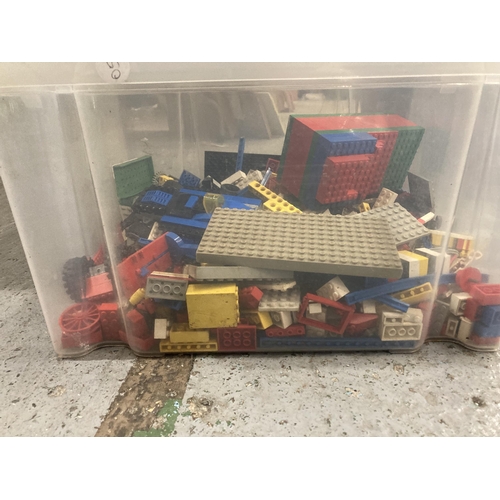 1112 - A QUANTITY OF LEGO PIECES