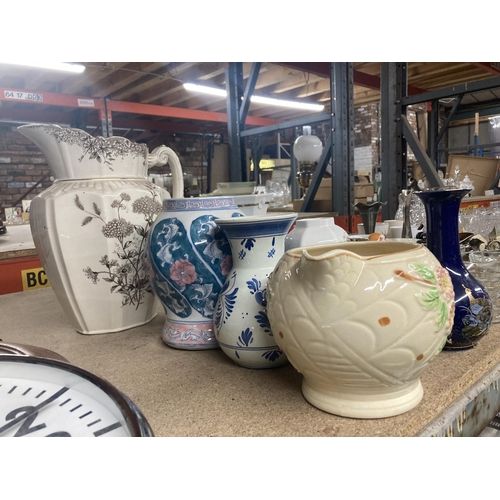 1132 - A QUANTITY OF VINTAGE JUGS AND VASES TO INCLUDE A LARGE 'MEADOW SWEET' JUG