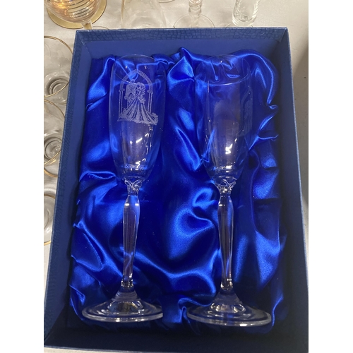 1137 - A QUANTITY OF GLASSES TO INCLUDE BRIDE AND GROOM FLUTES IN A PRESENTATION BOX, SHERRY, PORT AND CHAM... 